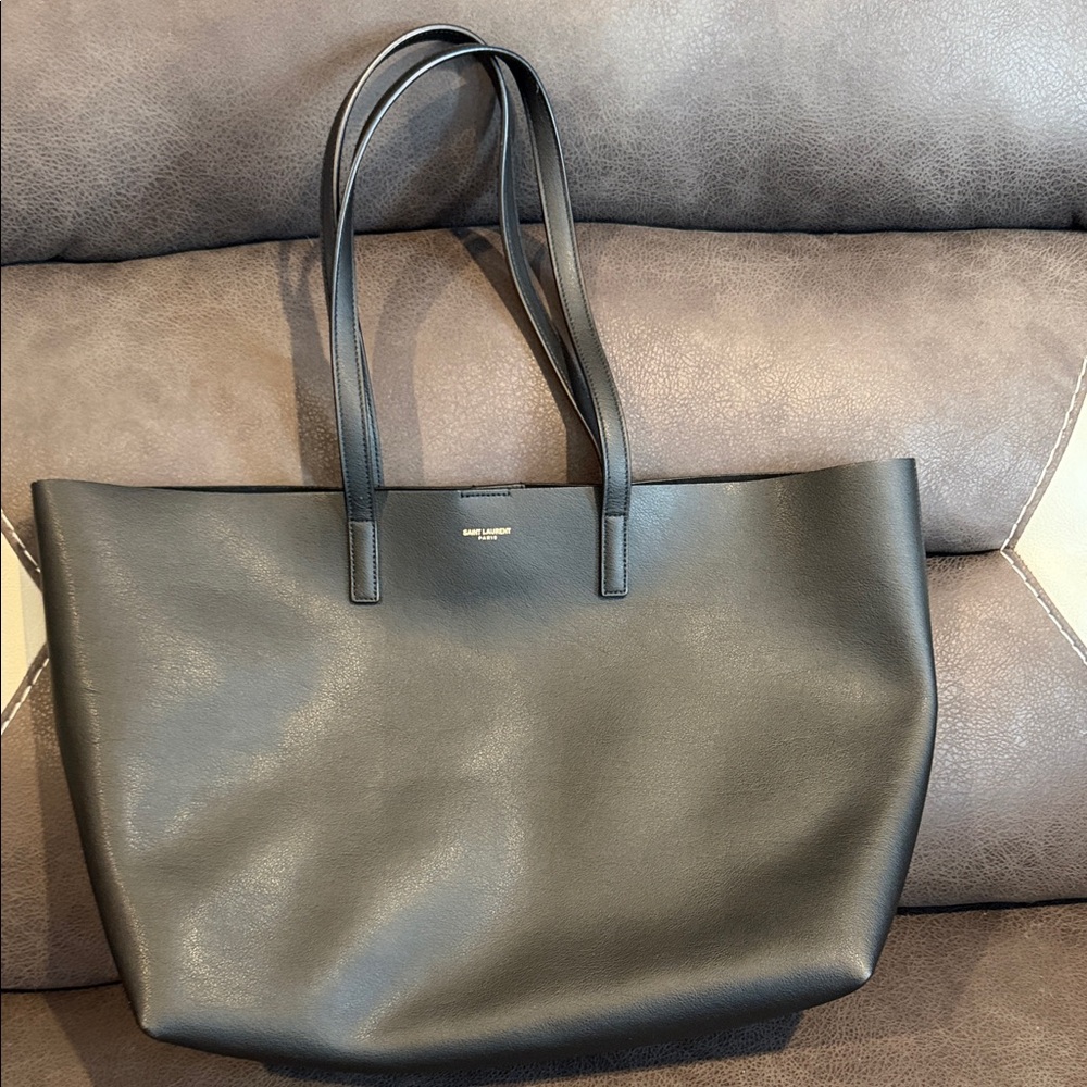 Saint Laurent Elegant Black Tote - Picture 1 of 7